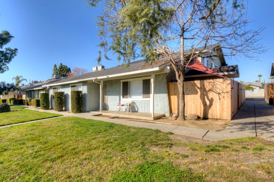 637 W Ashlan Ave, Clovis, CA for sale - Building Photo - Image 3 of 6