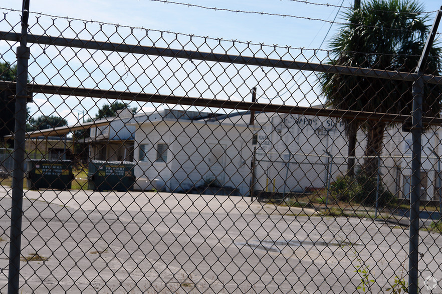 560 NE 14th St, Ocala, FL for lease - Building Photo - Image 2 of 25