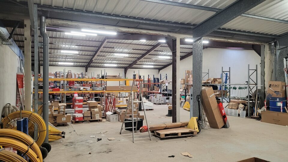 Flex in Oissel for lease - Interior Photo - Image 2 of 13