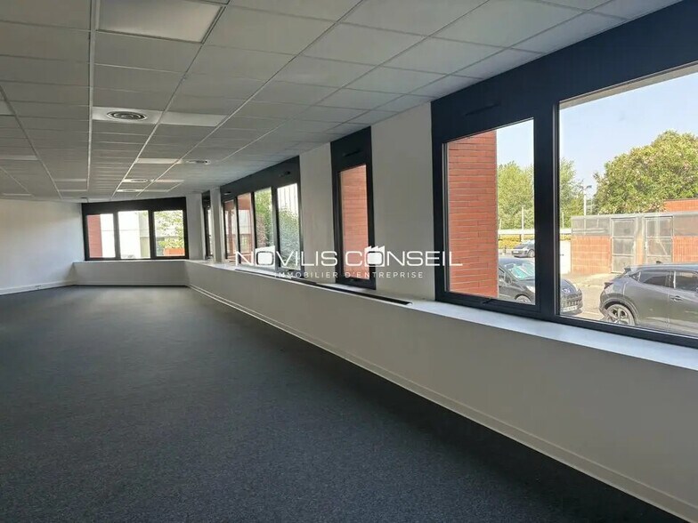 Office in Labège for lease - Building Photo - Image 2 of 7