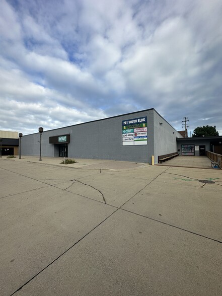 201 S Washington St, Owosso, MI for lease - Building Photo - Image 2 of 8