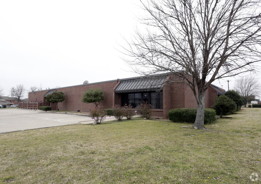 2424 W Pleasant Run Rd, Lancaster, TX for sale - Primary Photo - Image 1 of 1