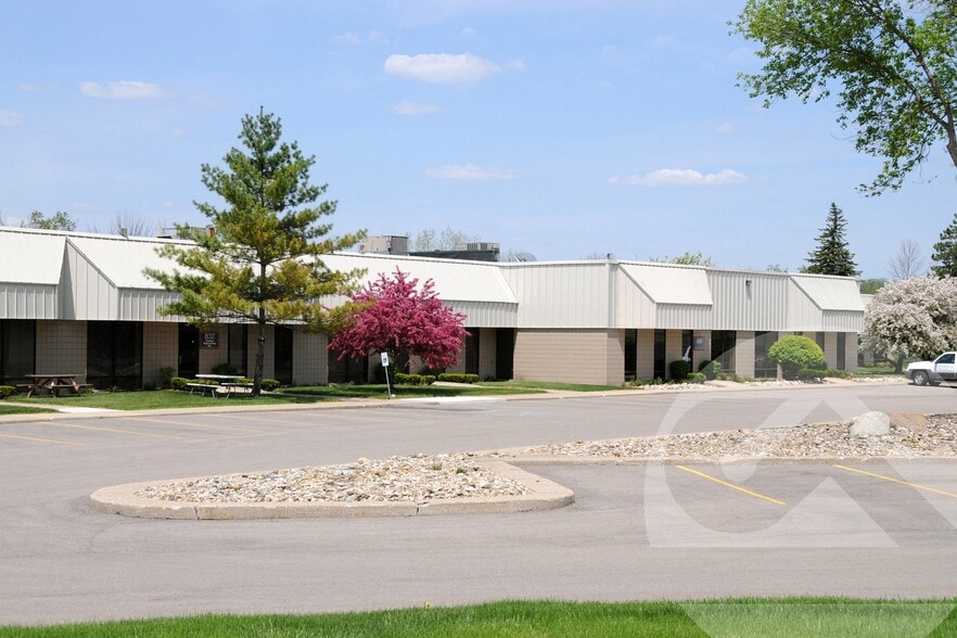 802-864 Phoenix Dr, Ann Arbor, MI for lease - Building Photo - Image 2 of 11
