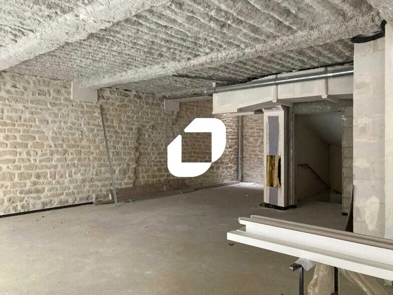 Retail in Paris for lease - Building Photo - Image 1 of 7