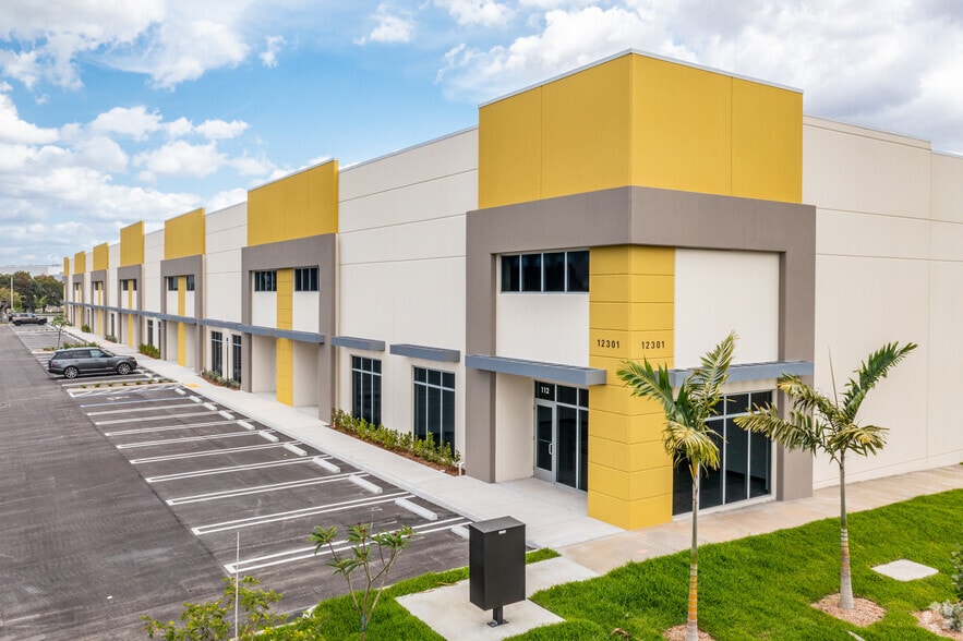12301 NW 112 Ave, Medley, FL for lease - Primary Photo - Image 1 of 11