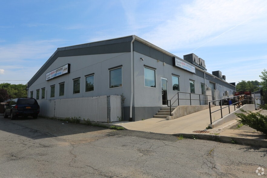 654 Sharrotts Rd, Staten Island, NY for sale - Primary Photo - Image 1 of 1