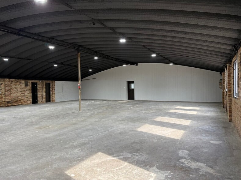 100 W Rock Island Rd, Grand Prairie, TX for sale - Building Photo - Image 3 of 5