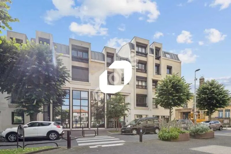 Office in Le Kremlin-Bicêtre for lease Building Photo- Image 1 of 24