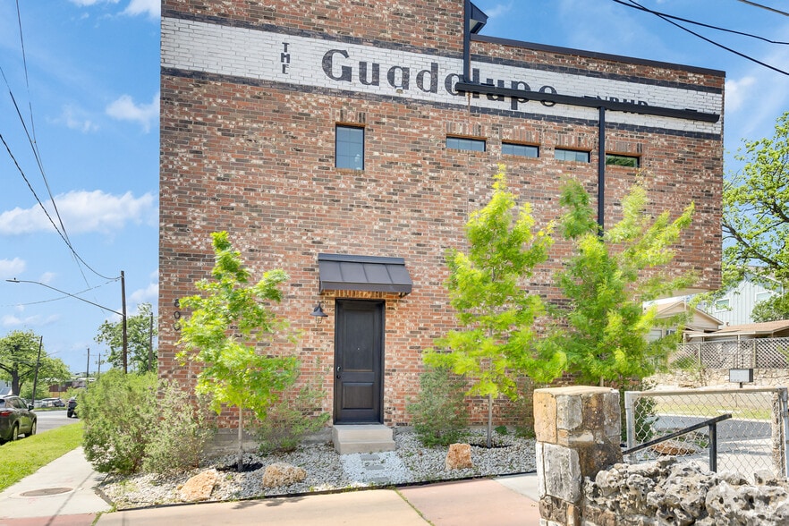 802 Lydia St, Austin, TX for lease - Building Photo - Image 1 of 8