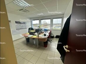 Flex in Vigneux-de-Bretagne for lease Interior Photo- Image 2 of 4