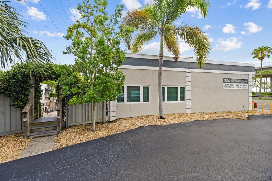 514 NW Dixie Hwy, Stuart, FL for sale - Building Photo - Image 2 of 66