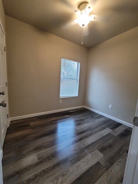 1714 W Salinas St, San Antonio, TX for sale - Interior Photo - Image 3 of 6