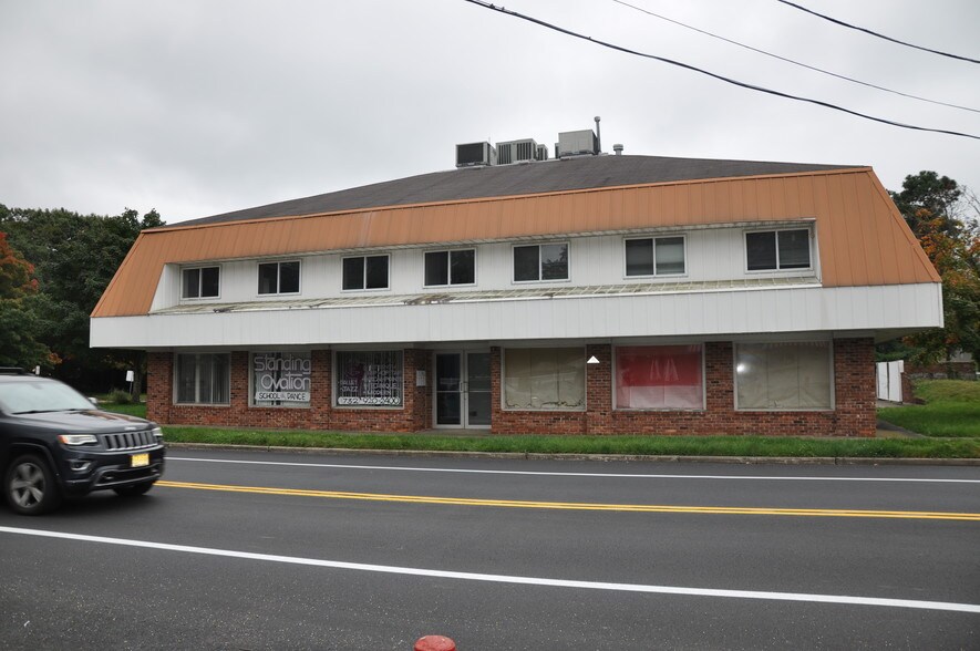 627 Mantoloking Rd, Brick, NJ 08723