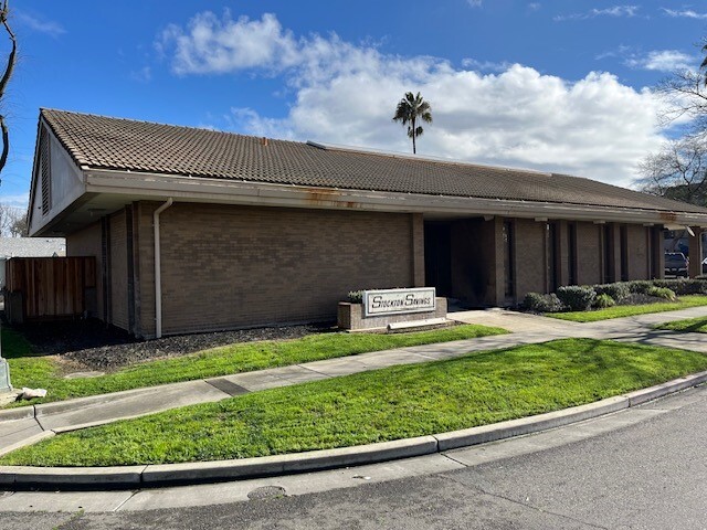 2562 Pacific Ave, Stockton, CA for lease - Building Photo - Image 1 of 8