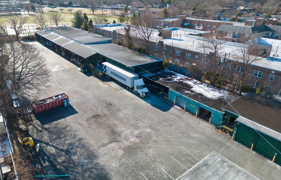 348 Broadway, Lynbrook, NY for lease - Building Photo - Image 3 of 5