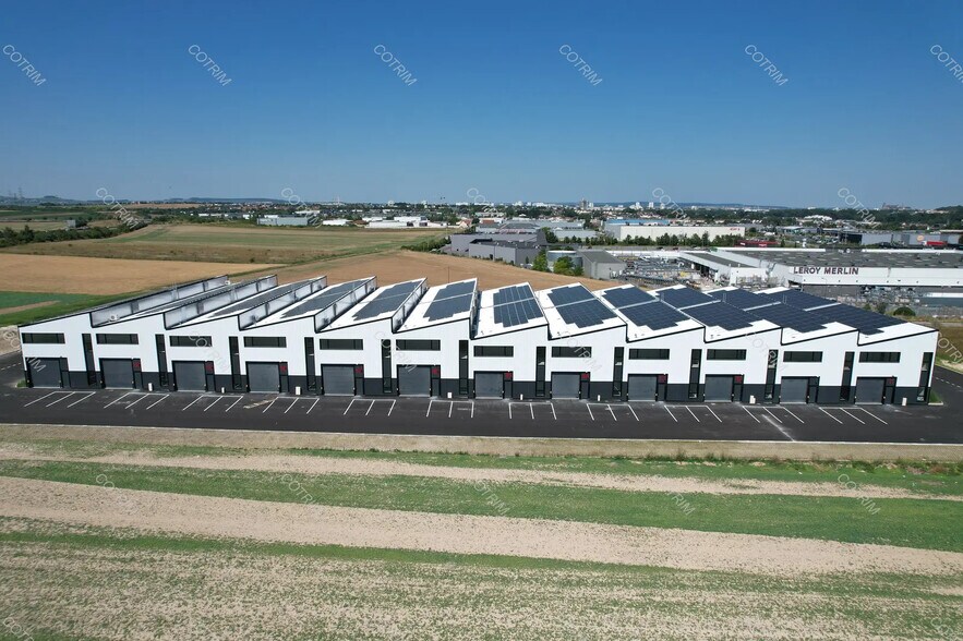 Flex in Cormontreuil for lease - Building Photo - Image 2 of 5