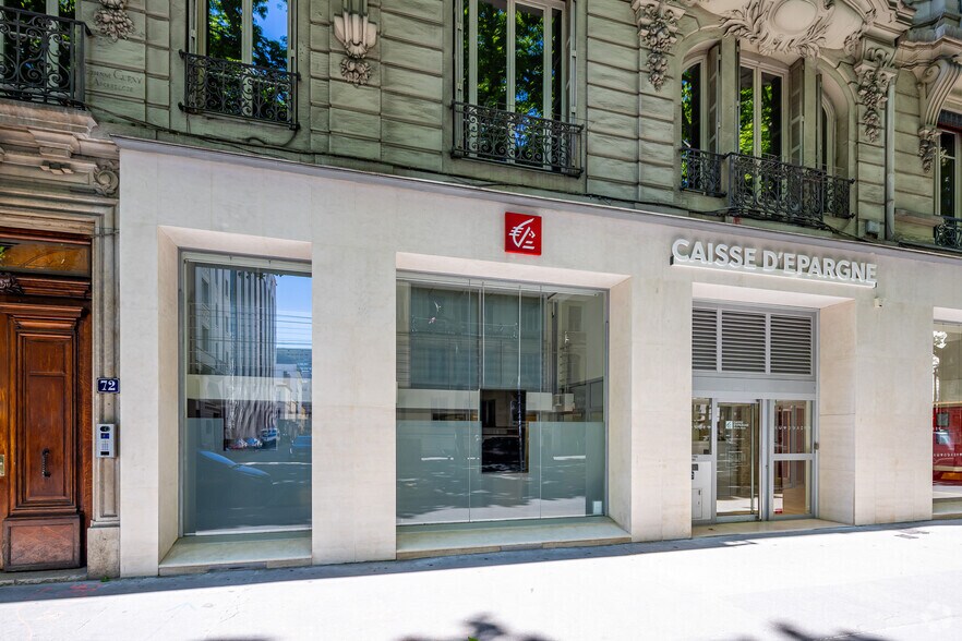 Office in Lyon for lease - Building Photo - Image 2 of 4
