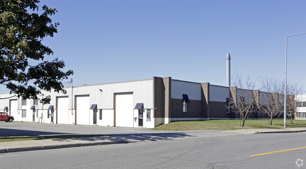 820-822 Boul Guimond, Longueuil, QC for sale - Primary Photo - Image 1 of 2