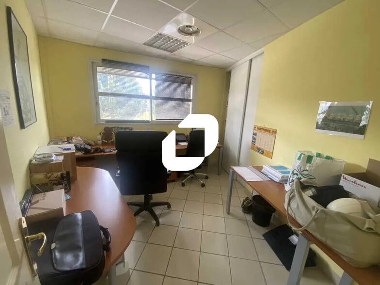 Flex in Eysines for lease - Interior Photo - Image 2 of 6