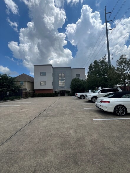1302 N Shepherd Dr, Houston, TX for lease - Building Photo - Image 1 of 19