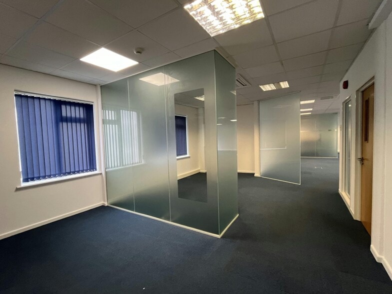 25 High St, Banbury for lease - Building Photo - Image 2 of 32