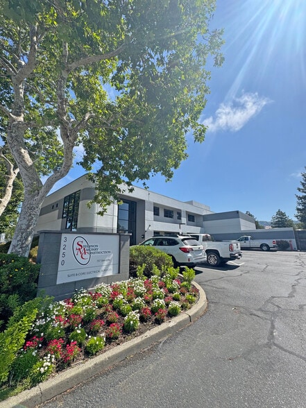 3250 Dutton Ave, Santa Rosa, CA for lease - Building Photo - Image 1 of 4
