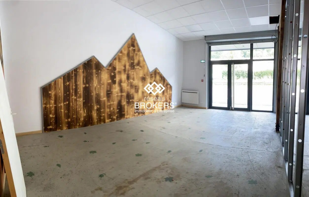 Retail in Goncelin for lease Interior Photo- Image 1 of 5