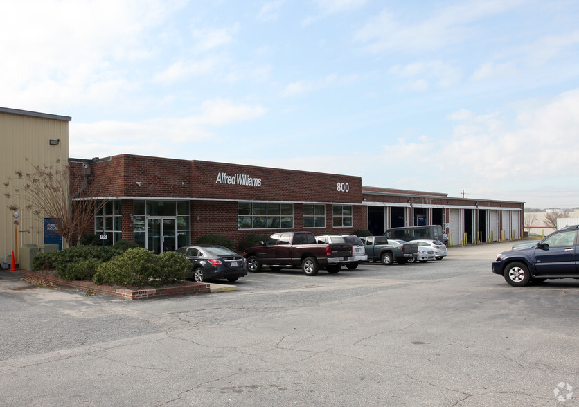 800 E Six Forks Rd, Raleigh, NC for lease - Building Photo - Image 3 of 4