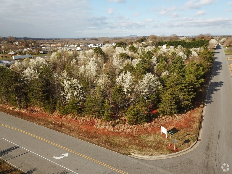 1217 Commerce St SW, Conover, NC for sale - Primary Photo - Image 1 of 1