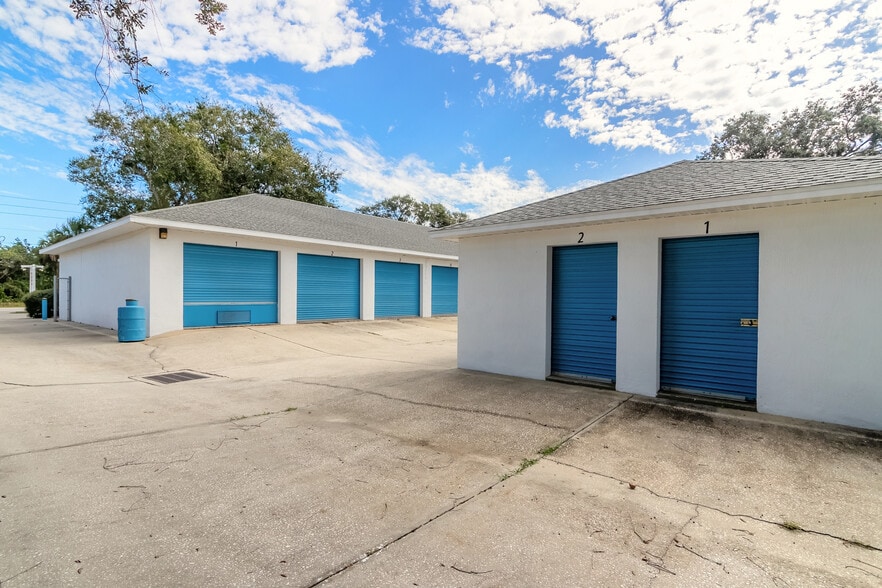 2220 Hibiscus Dr, Edgewater, FL for lease - Building Photo - Image 3 of 6