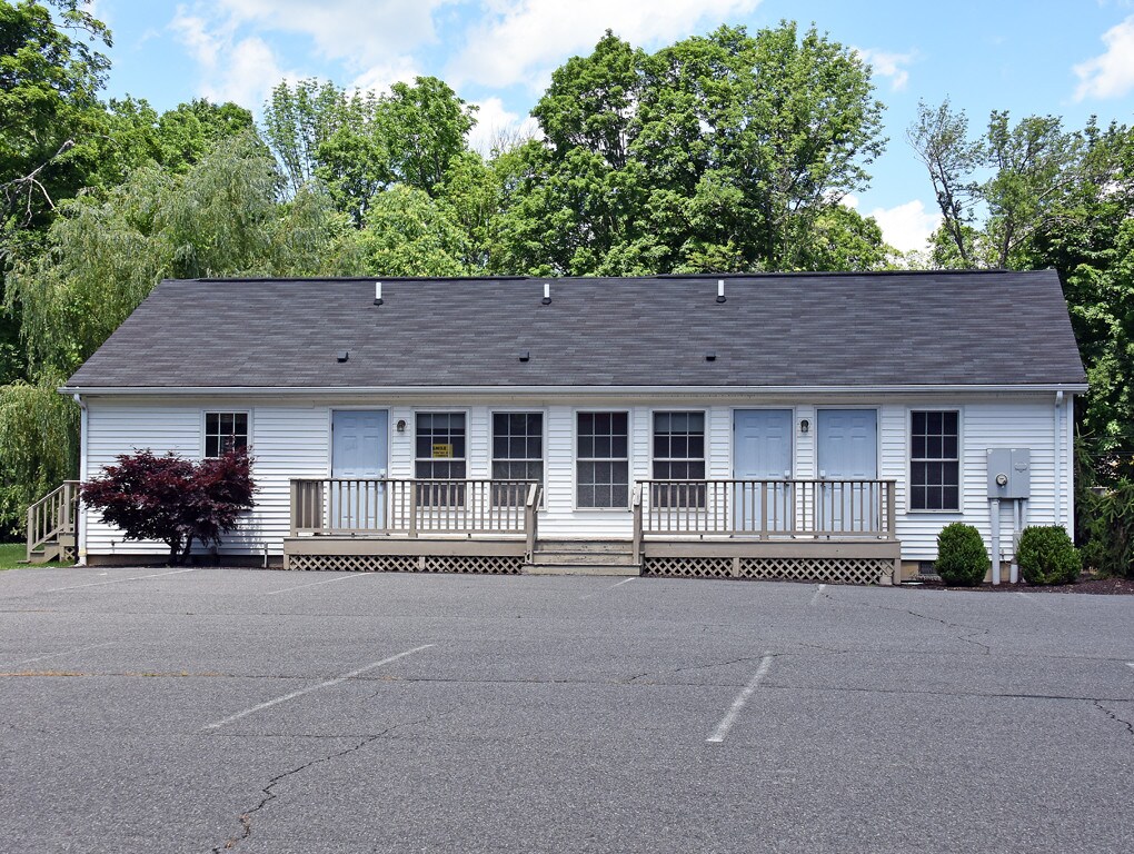 35 Old Park Lane Rd, New Milford, CT 06776