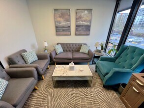 1 Lake Bellevue Dr, Bellevue, WA for lease Interior Photo- Image 2 of 3