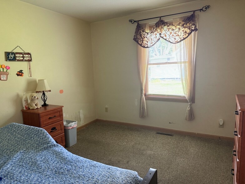 13+/-Beds Established Memory Care Northern IL, Princeton, IL for sale - Building Photo - Image 3 of 19