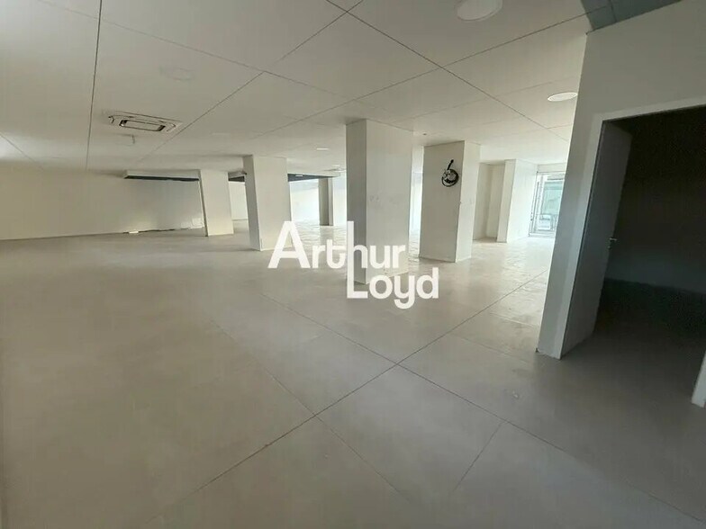 Retail in Saint-Laurent-du-Var for lease - Interior Photo - Image 3 of 4