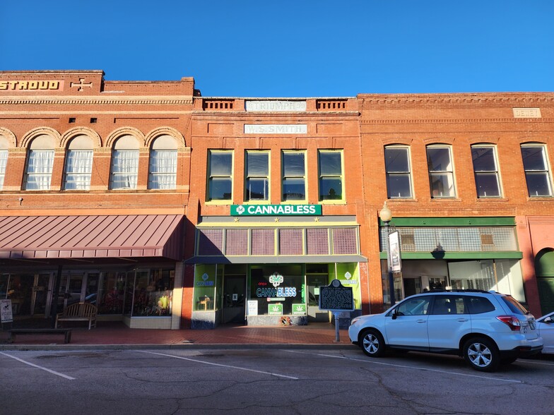 106 W Oklahoma Ave, Guthrie, OK for lease - Primary Photo - Image 1 of 22