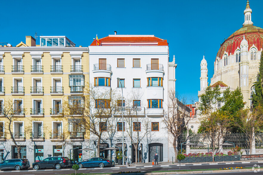 Retail in Madrid, MAD for lease - Building Photo - Image 3 of 3