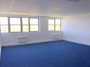 Rue Gustave Eiffel, Poissy for lease Interior Photo- Image 1 of 3