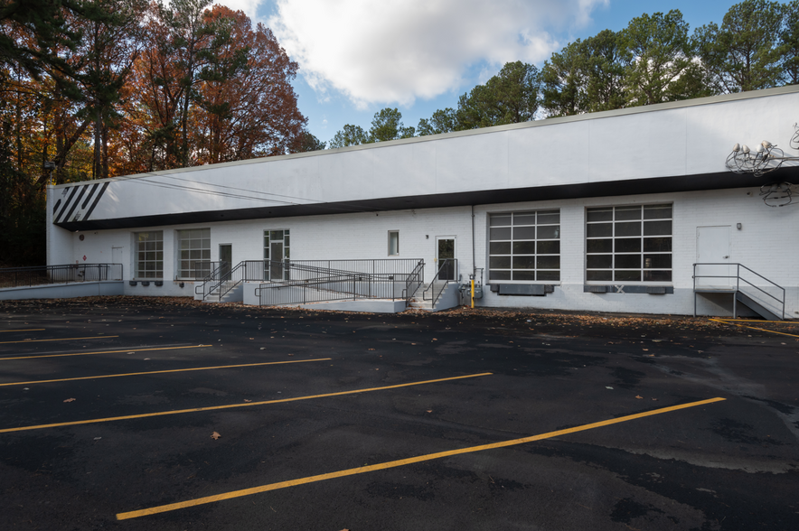 2160 Hills Ave NW, Atlanta, GA for lease - Building Photo - Image 1 of 7