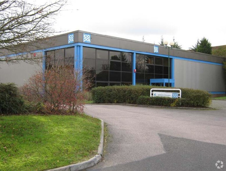 Crompton Way, Crawley for lease - Building Photo - Image 2 of 2