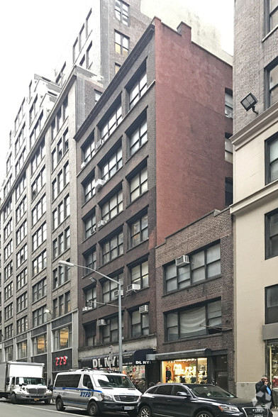 223 W 36th St, New York, NY for lease - Building Photo - Image 1 of 5