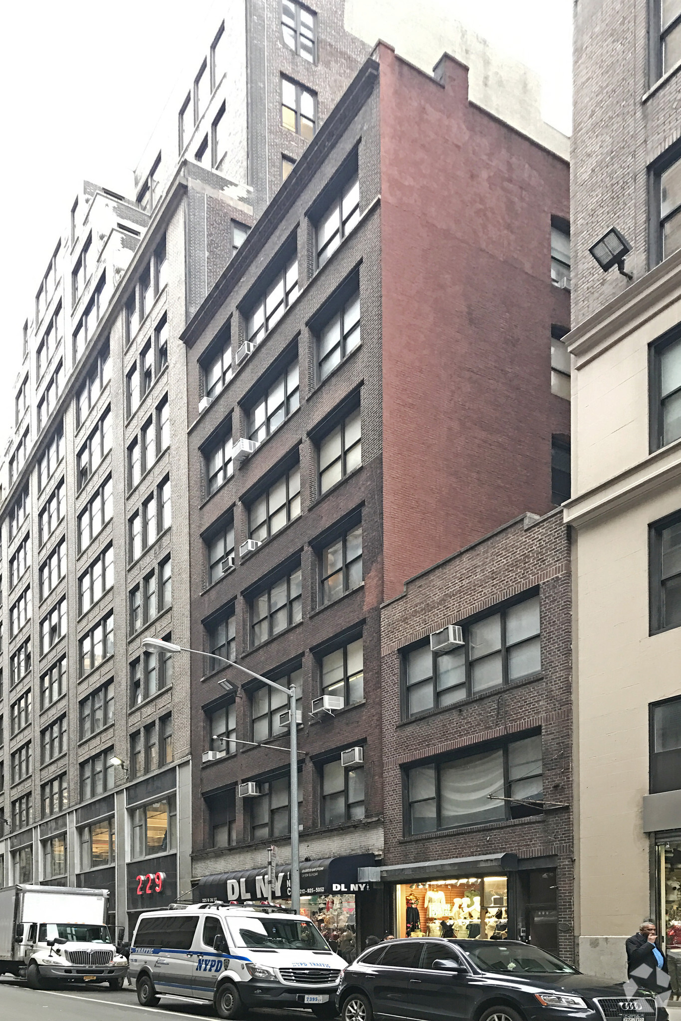 223 W 36th St, New York, NY for lease Building Photo- Image 1 of 6