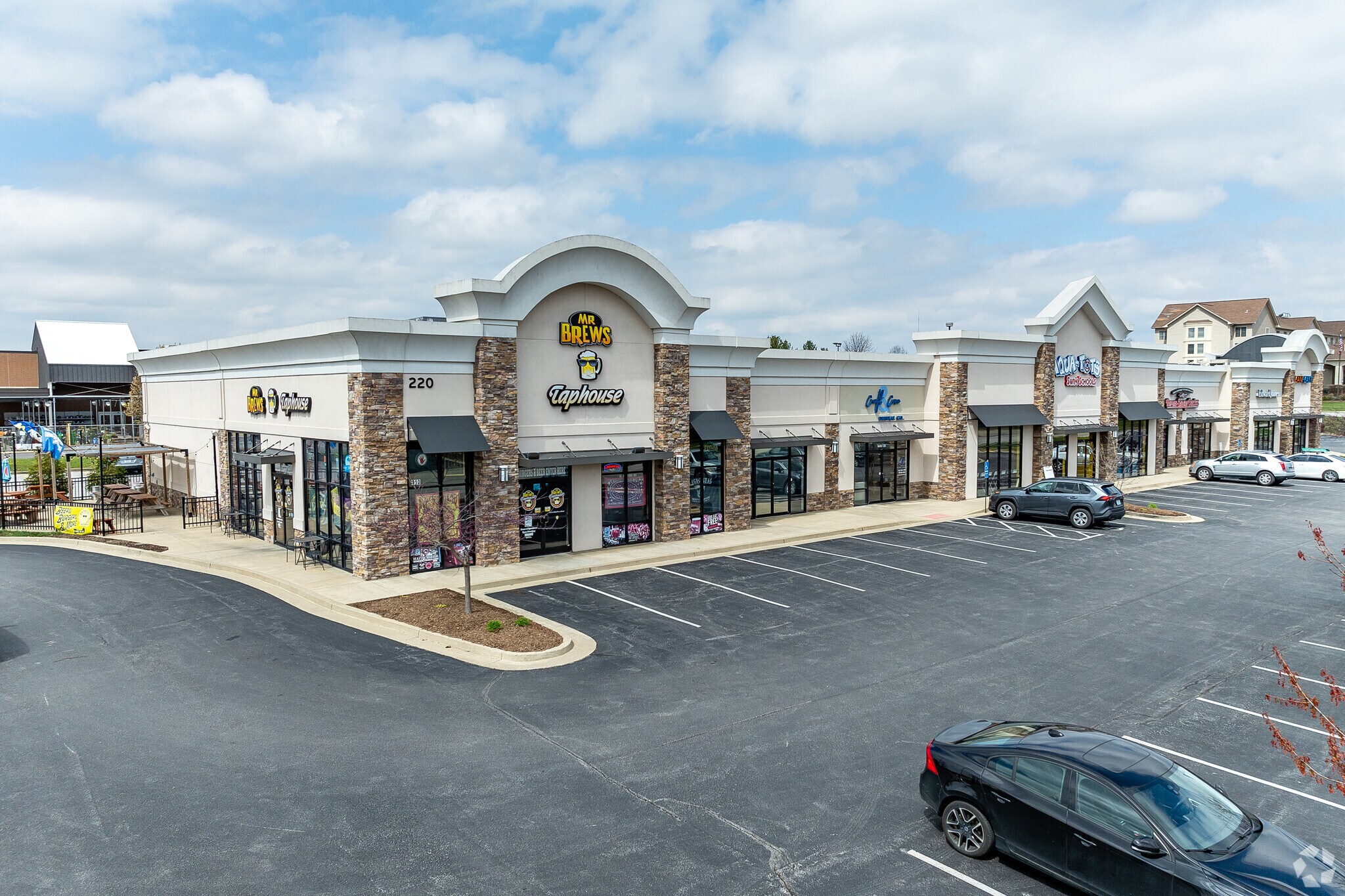 220 Ruccio Way, Lexington, KY for sale Primary Photo- Image 1 of 1