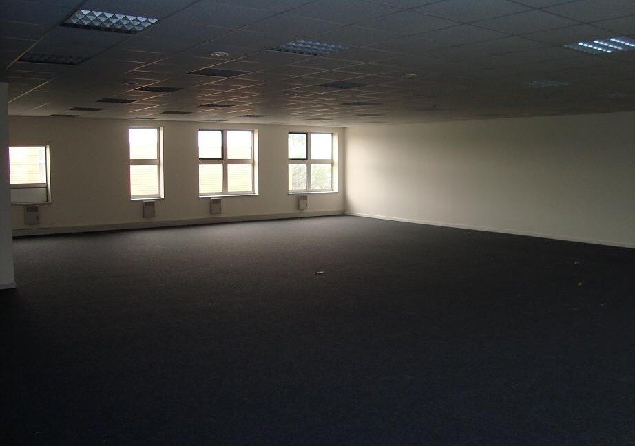 1 Rue Enrico Fermi, Saint-Thibault-des-Vignes for lease Interior Photo- Image 1 of 4