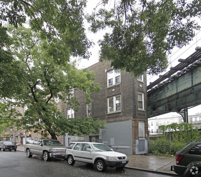 1882 Woodbine St, Ridgewood, NY for sale - Primary Photo - Image 1 of 1