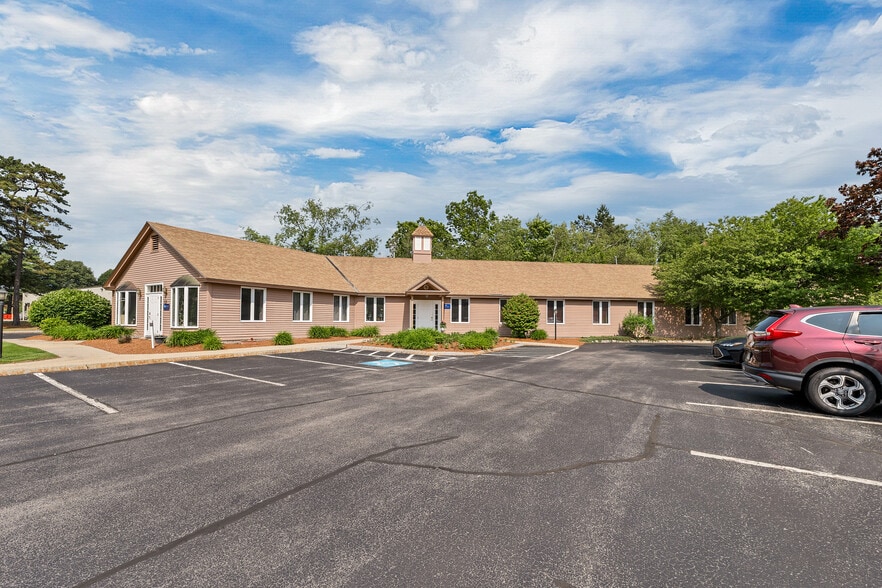 100% Leased Multi-Building Office Campus portfolio of 4 properties for sale on LoopNet.com - Building Photo - Image 3 of 10