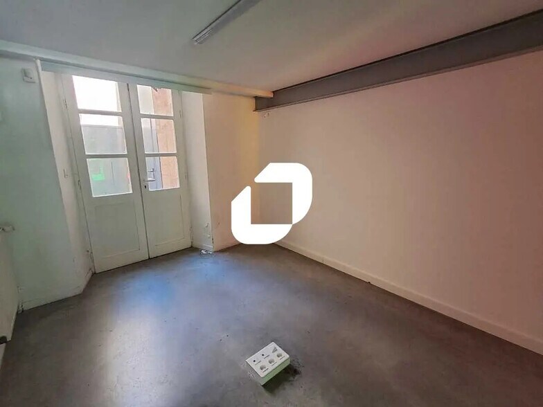 Office in Bordeaux for lease - Interior Photo - Image 3 of 9