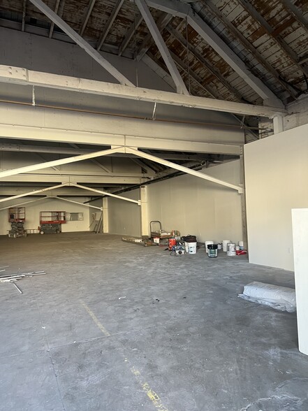 2225 W Pico Blvd, Los Angeles, CA for lease - Interior Photo - Image 1 of 15