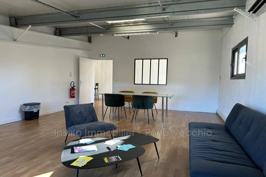Office in Porto-Vecchio for lease - Interior Photo - Image 2 of 8