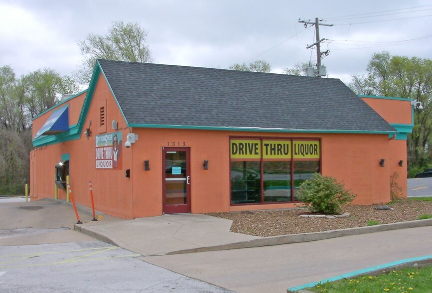 1313 W Kearney St, Springfield, MO 65803