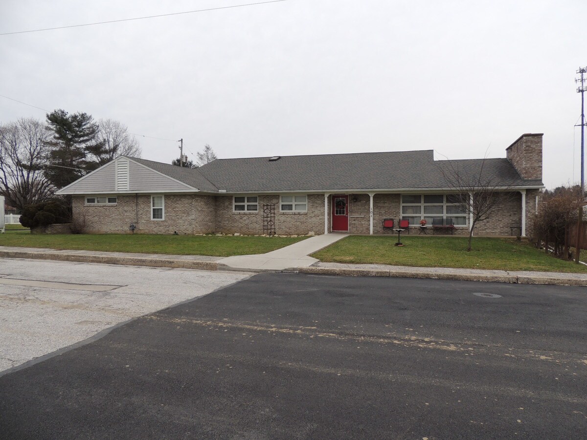 101 S Broad St, New Freedom, PA 17349